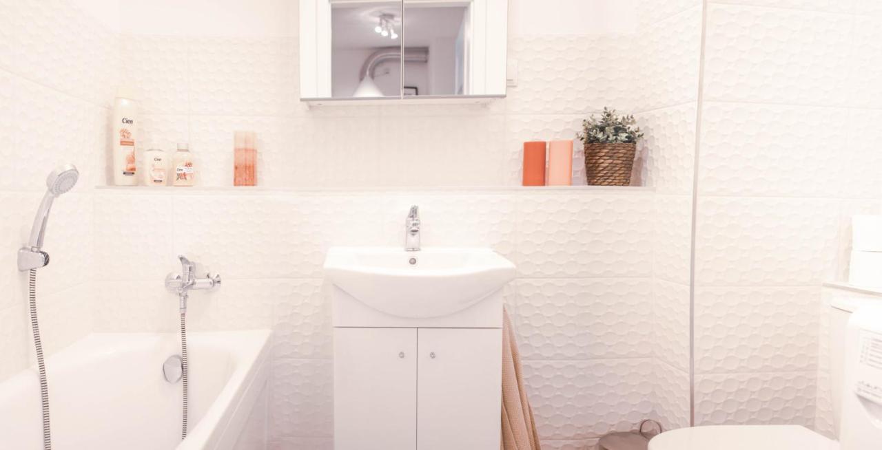 Project Comfort Apartament Potrzebna 55/29 Warszawaアパートメント エクステリア 写真
